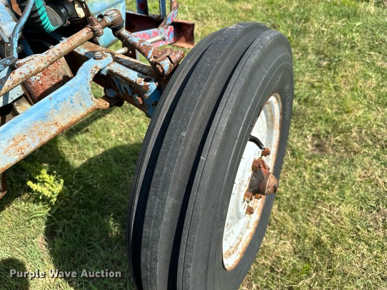 image for item OC9084 Ford 2000  tractor