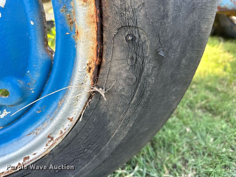 image for item OC9084 Ford 2000  tractor