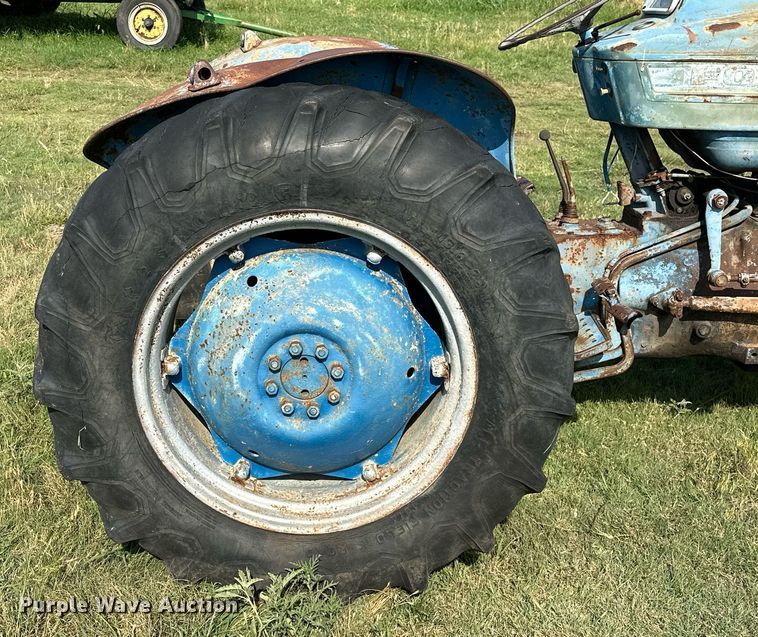 image for item OC9084 Ford 2000  tractor