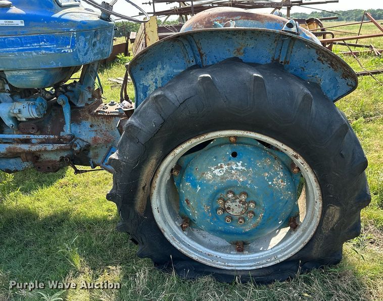 image for item OC9084 Ford 2000  tractor