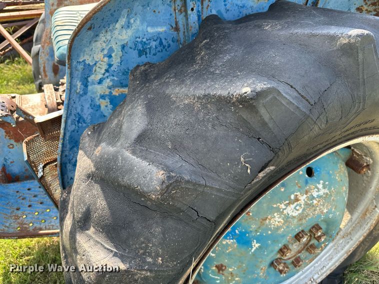 image for item OC9084 Ford 2000  tractor