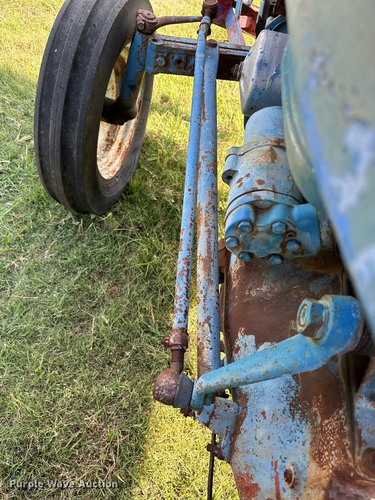 image for item OC9084 Ford 2000  tractor