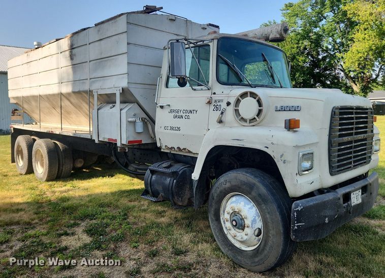 image for item OK9550 1988 Ford L8000  feed delivery truck
