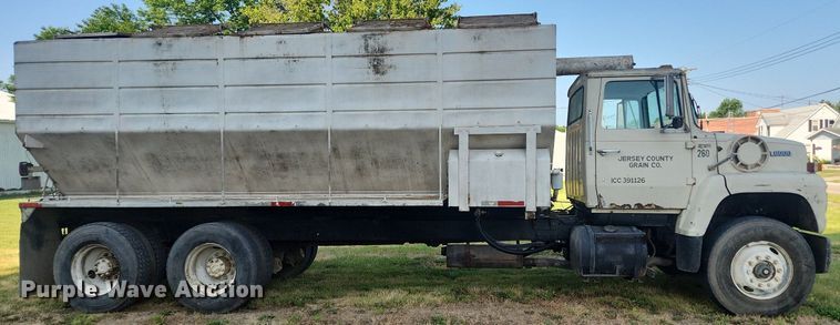 image for item OK9550 1988 Ford L8000  feed delivery truck