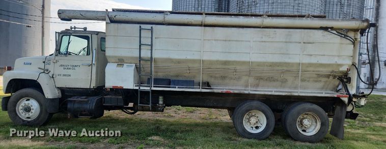 image for item OK9550 1988 Ford L8000  feed delivery truck