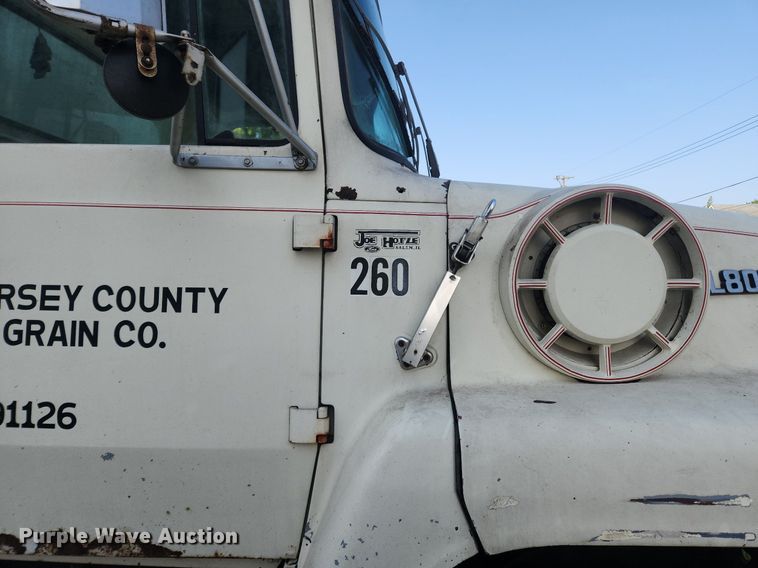 image for item OK9550 1988 Ford L8000  feed delivery truck