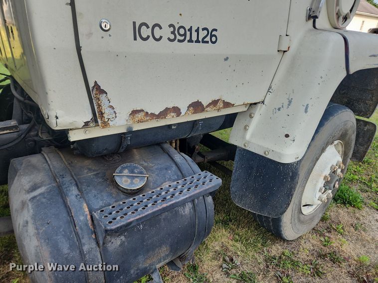 image for item OK9550 1988 Ford L8000  feed delivery truck