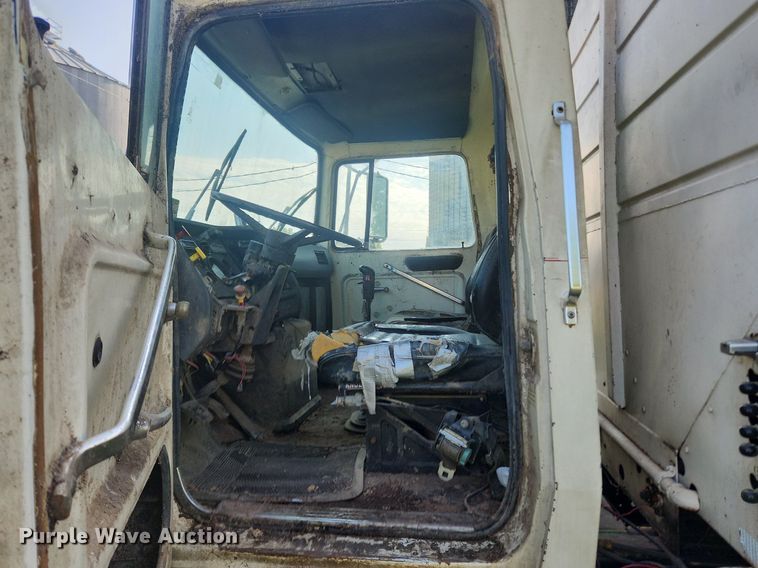 image for item OK9550 1988 Ford L8000  feed delivery truck