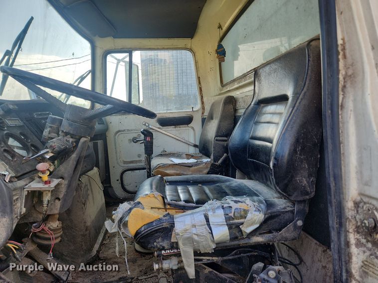 image for item OK9550 1988 Ford L8000  feed delivery truck