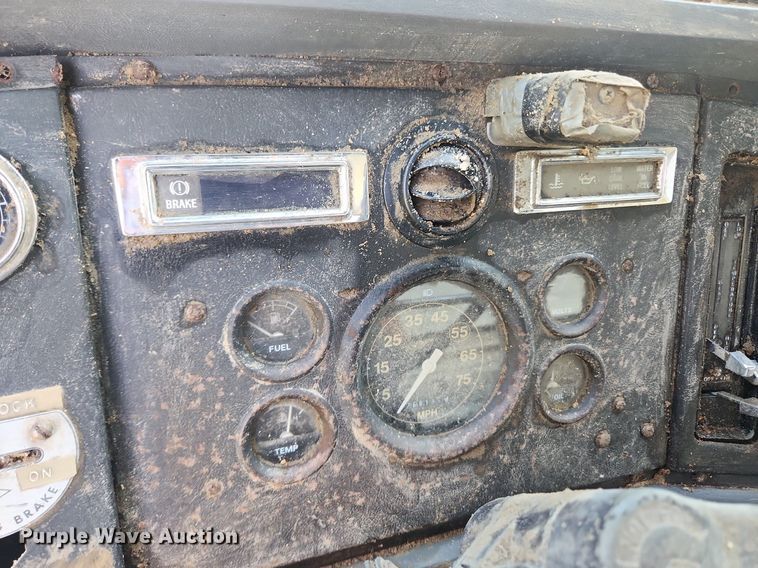 image for item OK9550 1988 Ford L8000  feed delivery truck