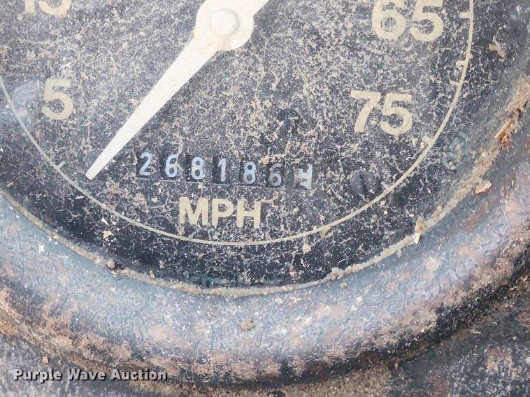 image for item OK9550 1988 Ford L8000  feed delivery truck