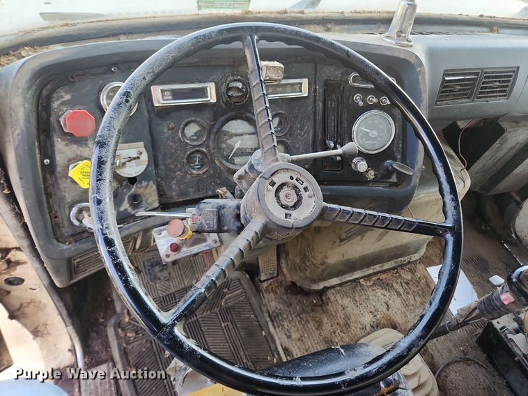 image for item OK9550 1988 Ford L8000  feed delivery truck