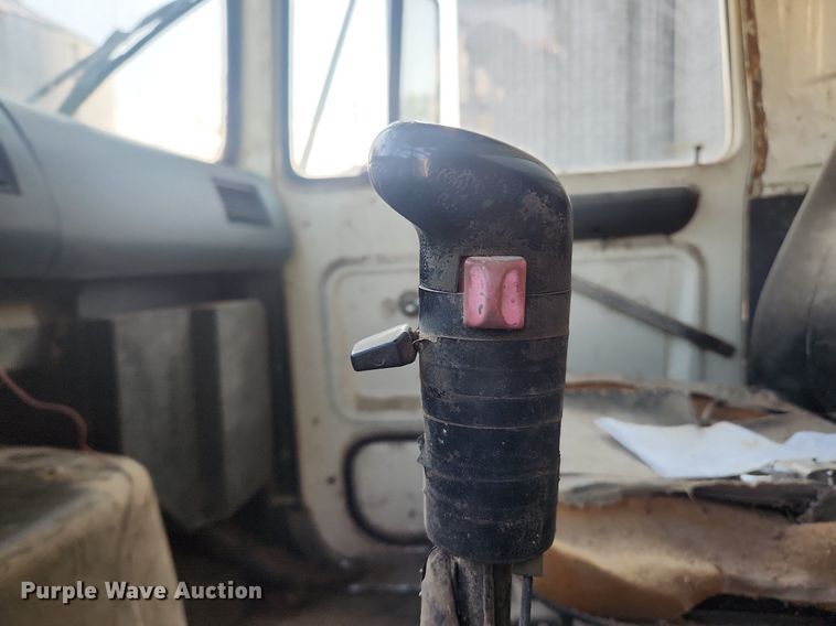 image for item OK9550 1988 Ford L8000  feed delivery truck