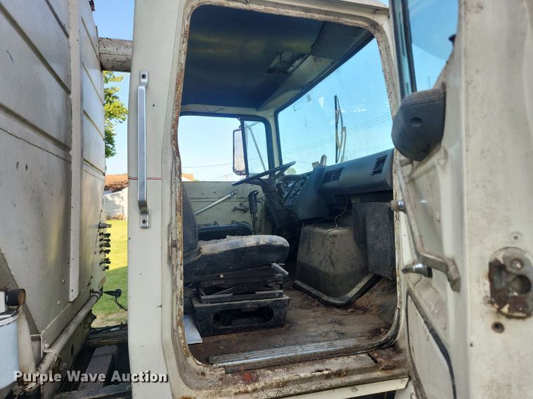 image for item OK9550 1988 Ford L8000  feed delivery truck