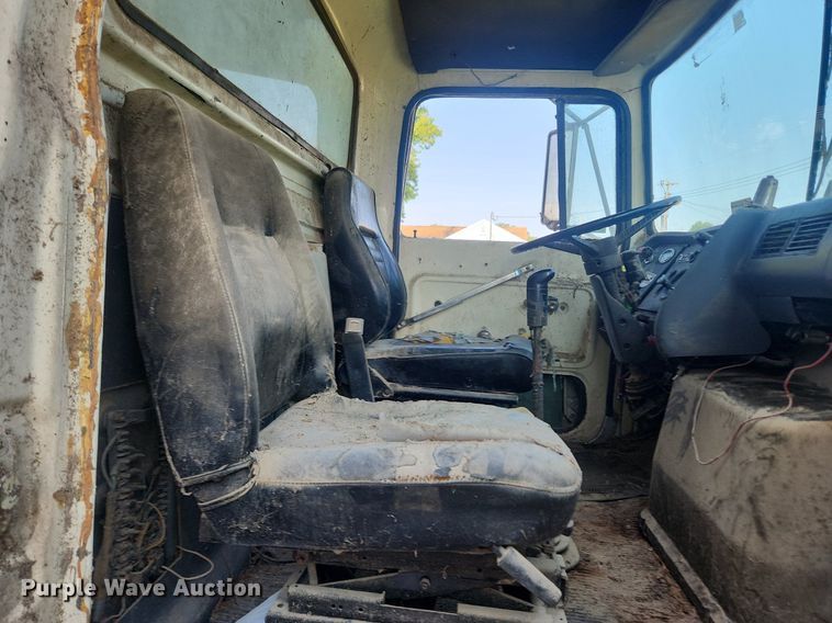 image for item OK9550 1988 Ford L8000  feed delivery truck