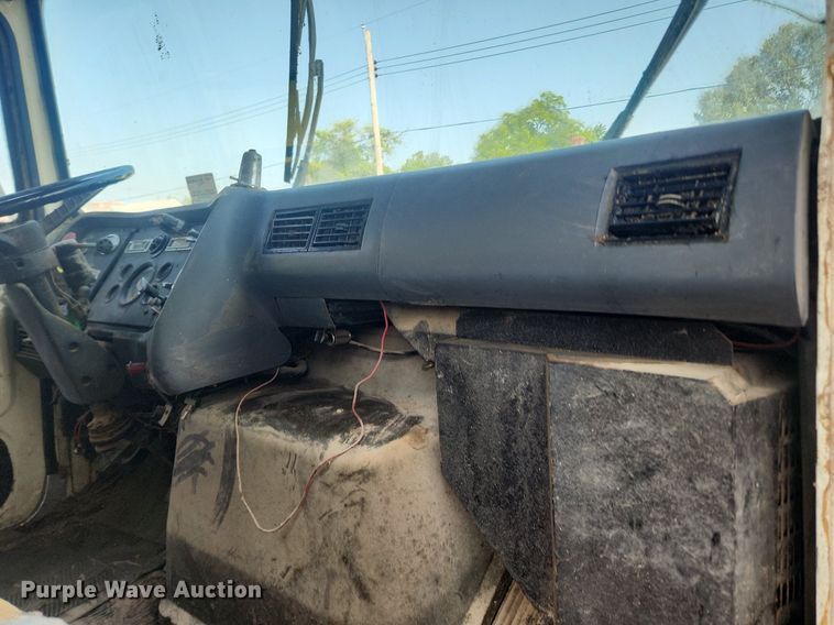 image for item OK9550 1988 Ford L8000  feed delivery truck