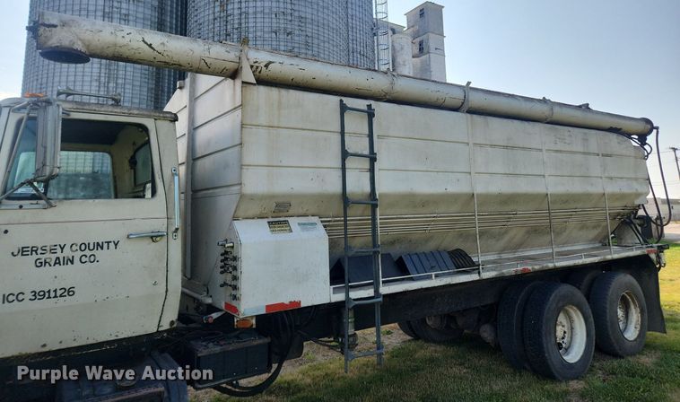 image for item OK9550 1988 Ford L8000  feed delivery truck