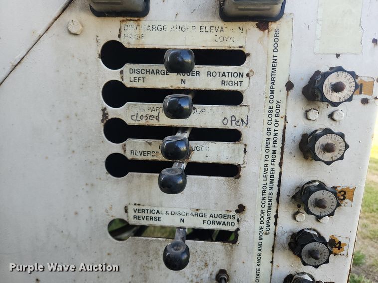 image for item OK9550 1988 Ford L8000  feed delivery truck