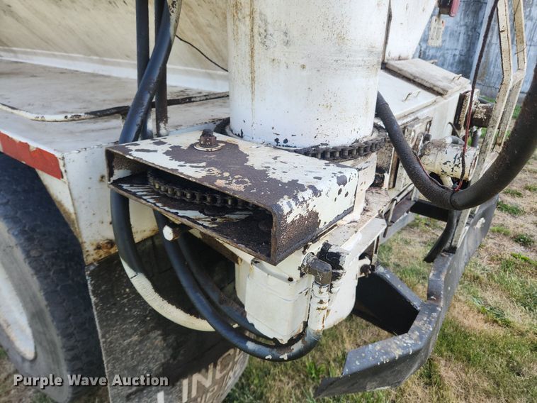 image for item OK9550 1988 Ford L8000  feed delivery truck