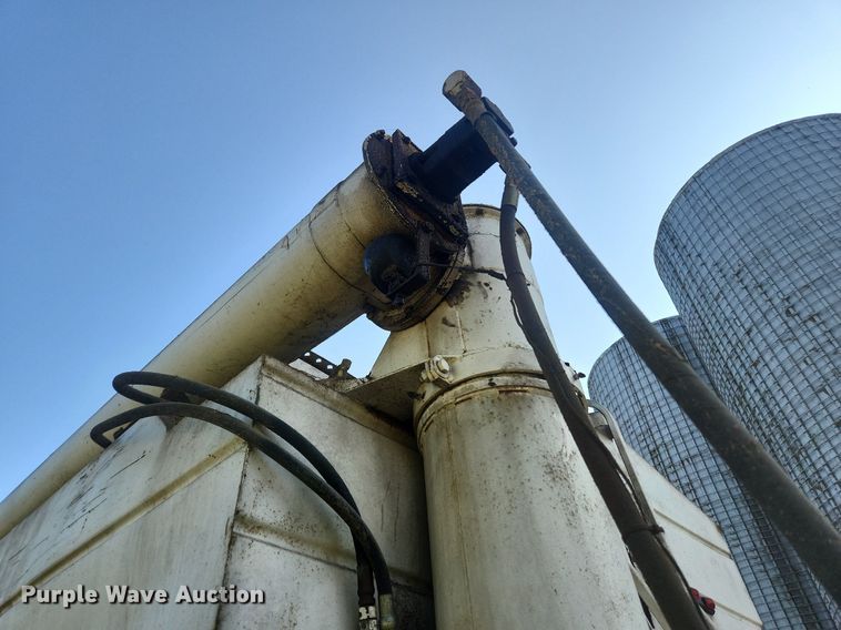 image for item OK9550 1988 Ford L8000  feed delivery truck