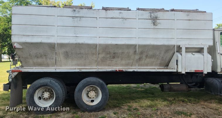 image for item OK9550 1988 Ford L8000  feed delivery truck