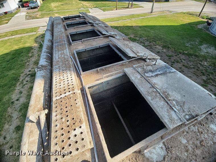 image for item OK9550 1988 Ford L8000  feed delivery truck