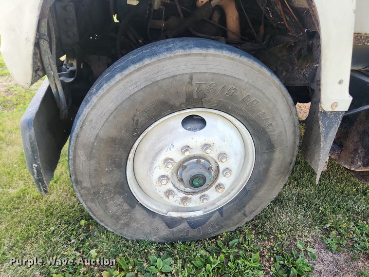 image for item OK9550 1988 Ford L8000  feed delivery truck