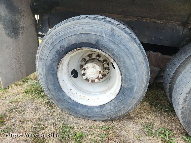 image for item OK9550 1988 Ford L8000  feed delivery truck