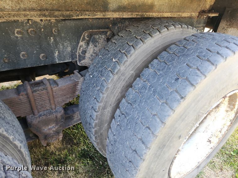 image for item OK9550 1988 Ford L8000  feed delivery truck