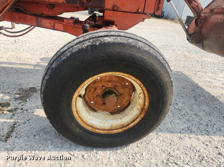 image for item OK9558 1968 Allis Chalmers One-Ninety XT  tractor