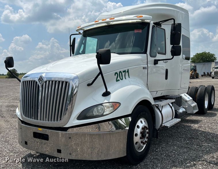 image for item DI7868 2012 International ProStar+ 122  semi truck