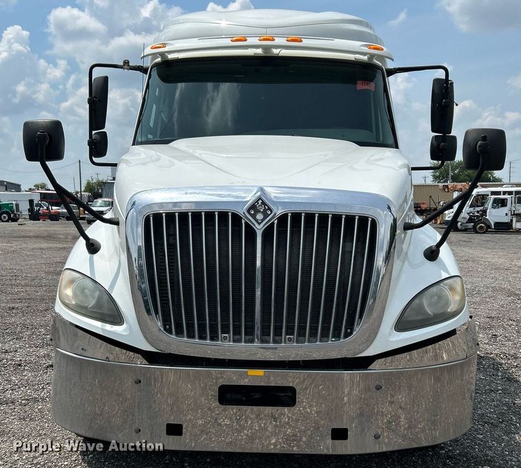 image for item DI7868 2012 International ProStar+ 122  semi truck