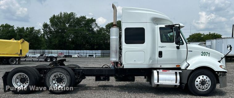 image for item DI7868 2012 International ProStar+ 122  semi truck