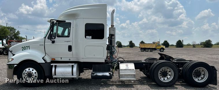 image for item DI7868 2012 International ProStar+ 122  semi truck