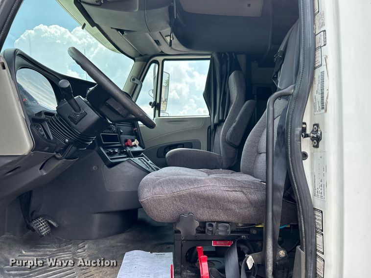 image for item DI7868 2012 International ProStar+ 122  semi truck