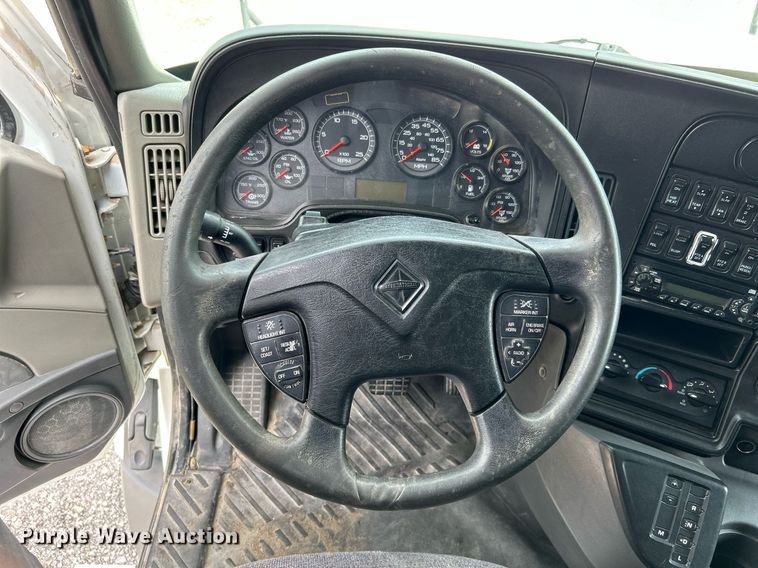 image for item DI7868 2012 International ProStar+ 122  semi truck