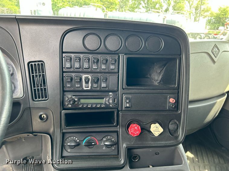 image for item DI7868 2012 International ProStar+ 122  semi truck