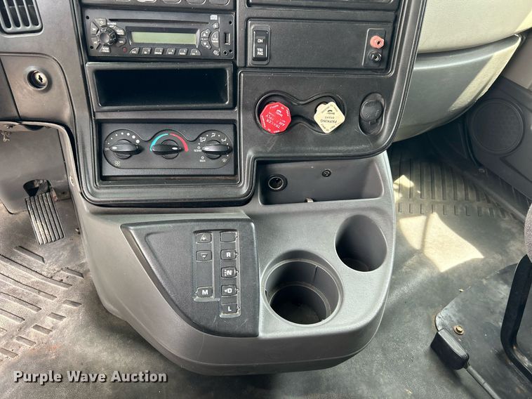 image for item DI7868 2012 International ProStar+ 122  semi truck