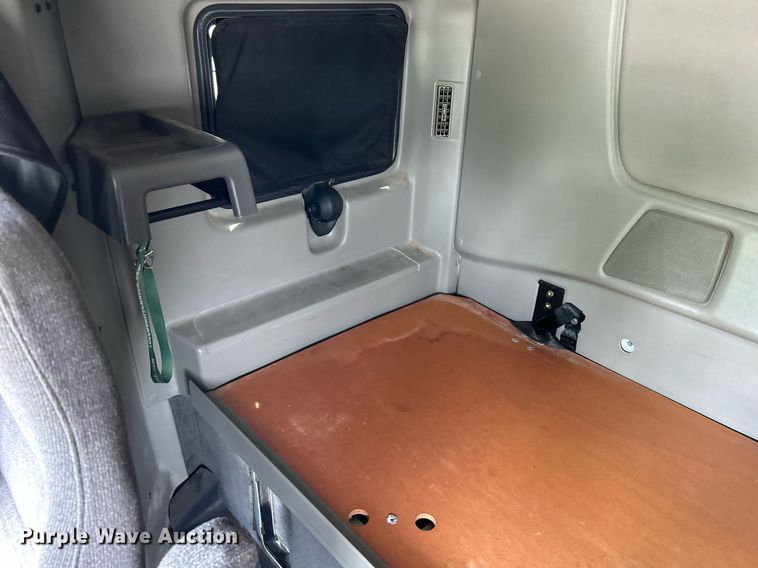 image for item DI7868 2012 International ProStar+ 122  semi truck