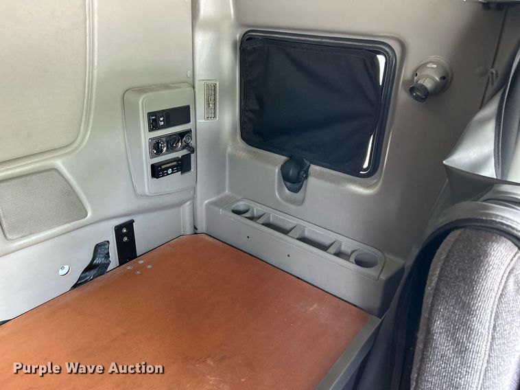 image for item DI7868 2012 International ProStar+ 122  semi truck