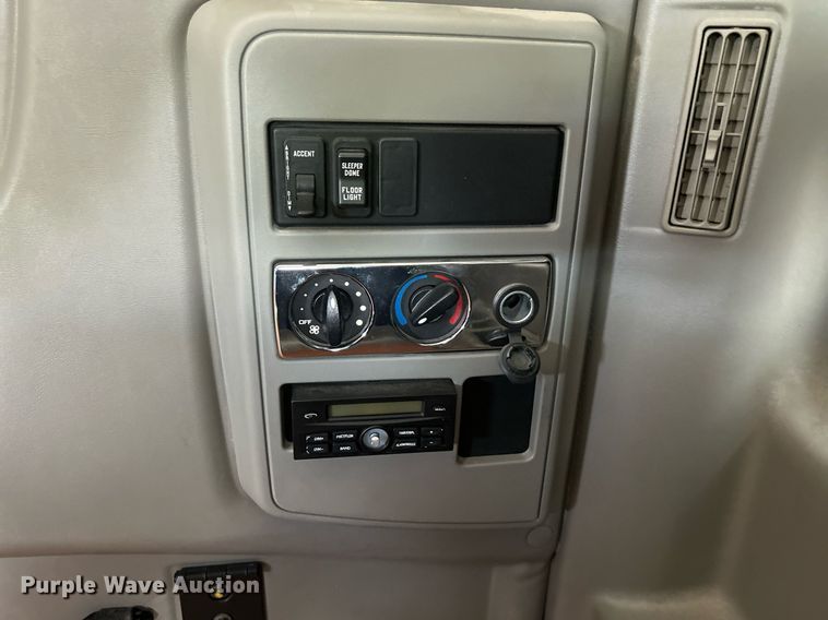 image for item DI7868 2012 International ProStar+ 122  semi truck