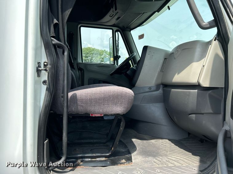 image for item DI7868 2012 International ProStar+ 122  semi truck