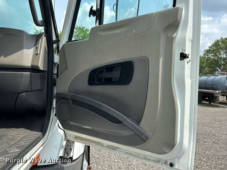 image for item DI7868 2012 International ProStar+ 122  semi truck