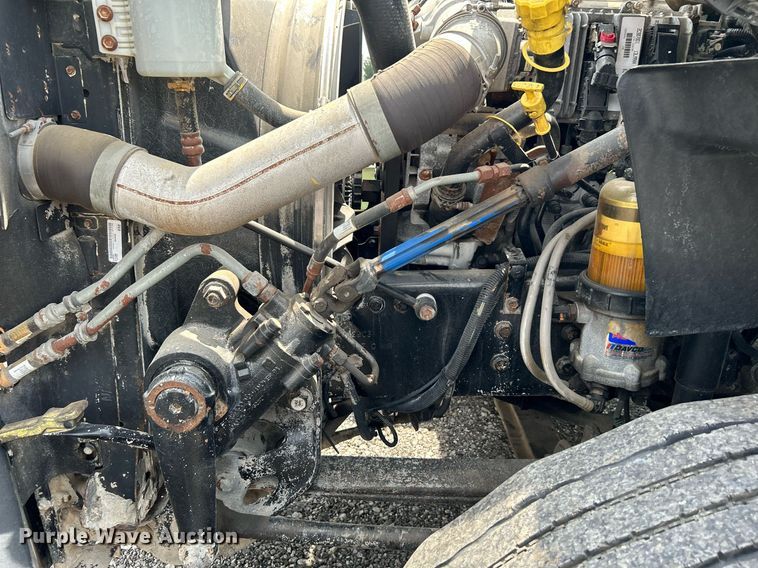 image for item DI7868 2012 International ProStar+ 122  semi truck