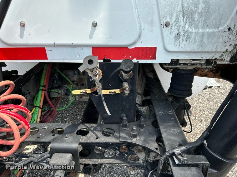 image for item DI7868 2012 International ProStar+ 122  semi truck