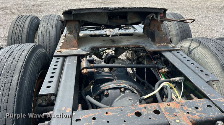 image for item DI7868 2012 International ProStar+ 122  semi truck