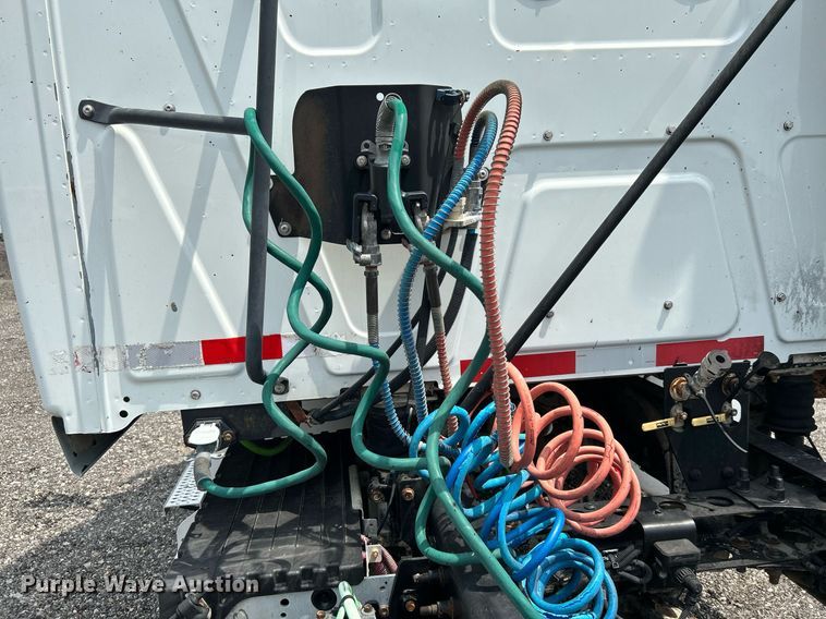 image for item DI7868 2012 International ProStar+ 122  semi truck