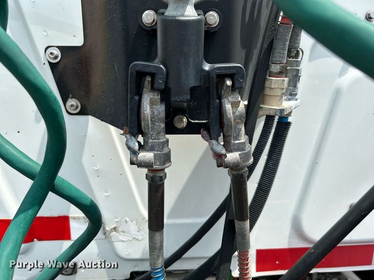 image for item DI7868 2012 International ProStar+ 122  semi truck