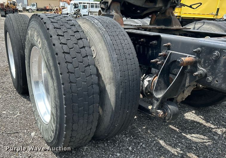 image for item DI7868 2012 International ProStar+ 122  semi truck