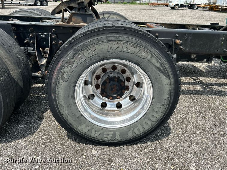 image for item DI7868 2012 International ProStar+ 122  semi truck